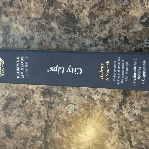 City Lips Plumping Lip Gloss - Elegant Clear. ππ₯ππ₯ - Picture 2 of 6